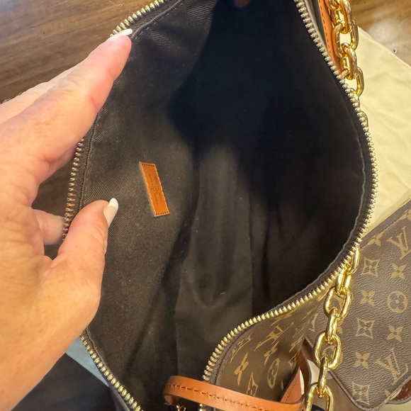 Louis Vuitton Reverse Monogram Loop - Picture 12 of 16